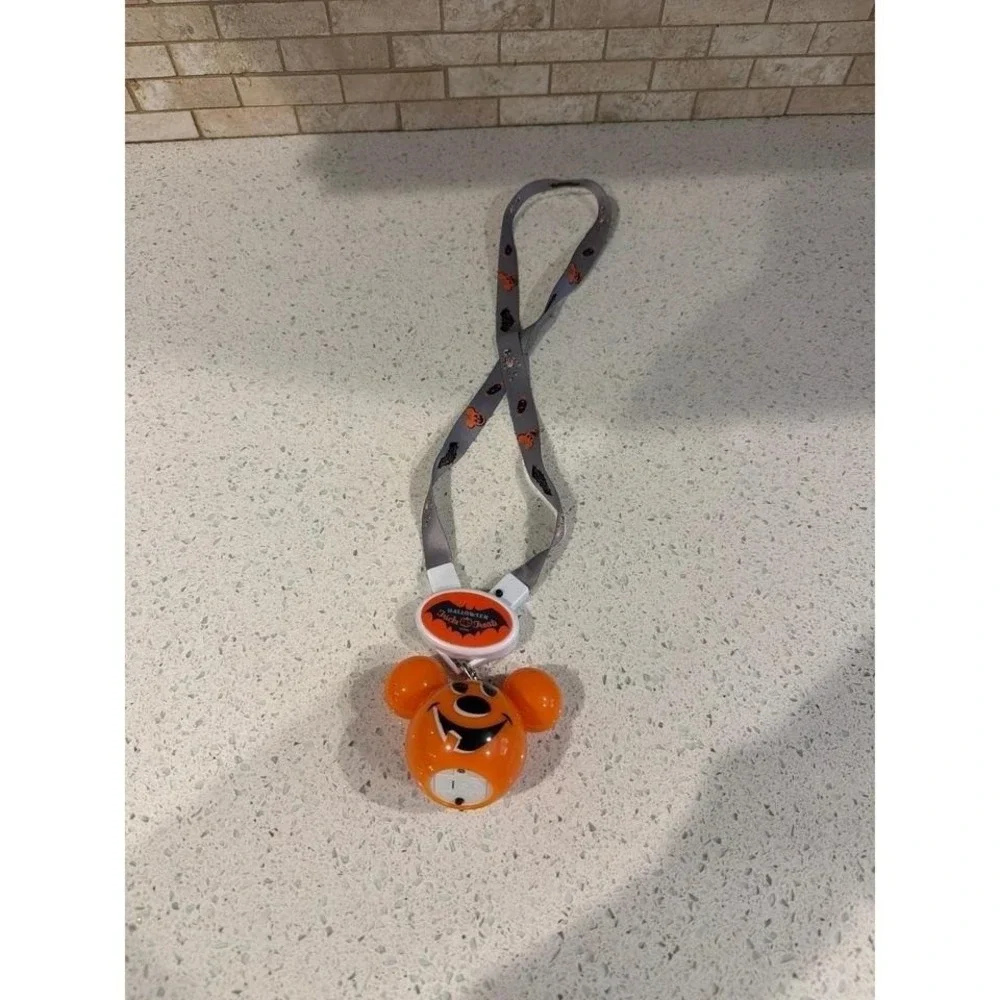Disney Halloween Mickey Pumpkin Light Up‎ Lanyard Pendant 2020